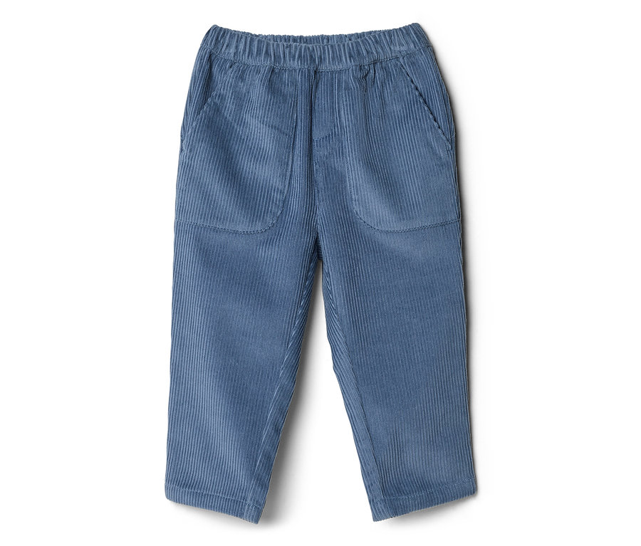 Blaue Cordhose mit Gummibund und zwei aufgesetzten Vordertaschen.