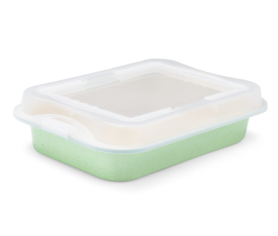 Ein grünes Backblech mit einem transparenten Deckel.