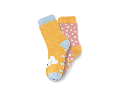 Zwei Paar rosa Kleinkind-Antirutsch-Socken mit Wolken- und Regenmuster.