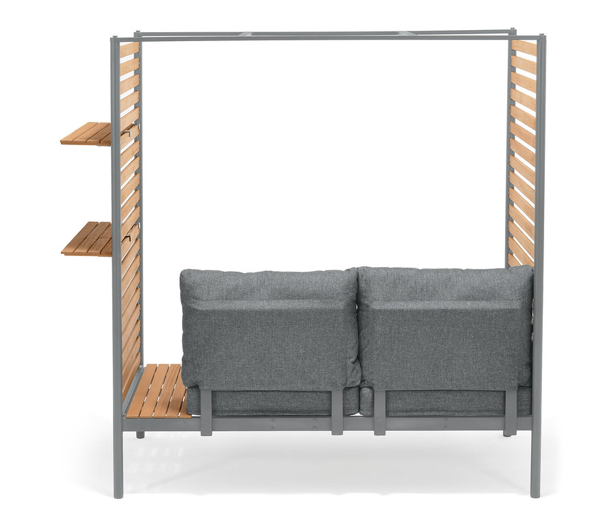 Graue ScanCom Outdoor-Lounge mit Fußhocker.