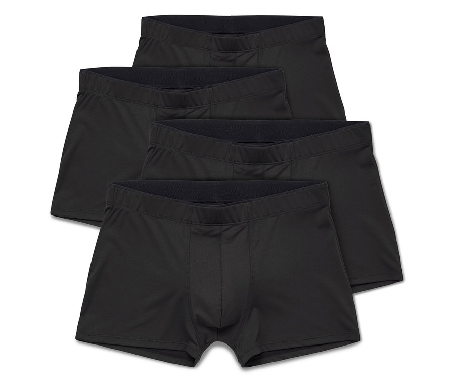 Drei schwarze Herren Boxershorts liegen übereinander auf einem weißen Hintergrund.