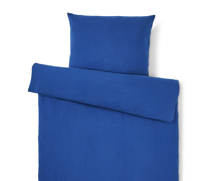 Blaues Bettwäsche-Set mit Kopfkissen und Bettbezug, Draufsicht.