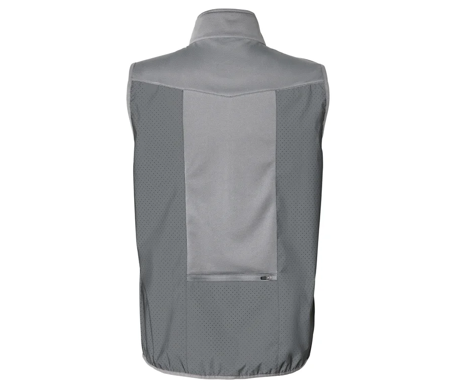 Rückansicht einer grauen, ärmellosen Weste mit durchlöcherten Seitenteilen und einer aufgesetzten Tasche mit Reißverschluss.