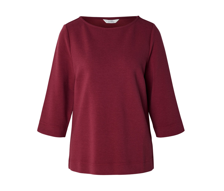 Dunkelrotes strukturiertes Shirt mit Dreiviertelärmeln und Rundhalsausschnitt.