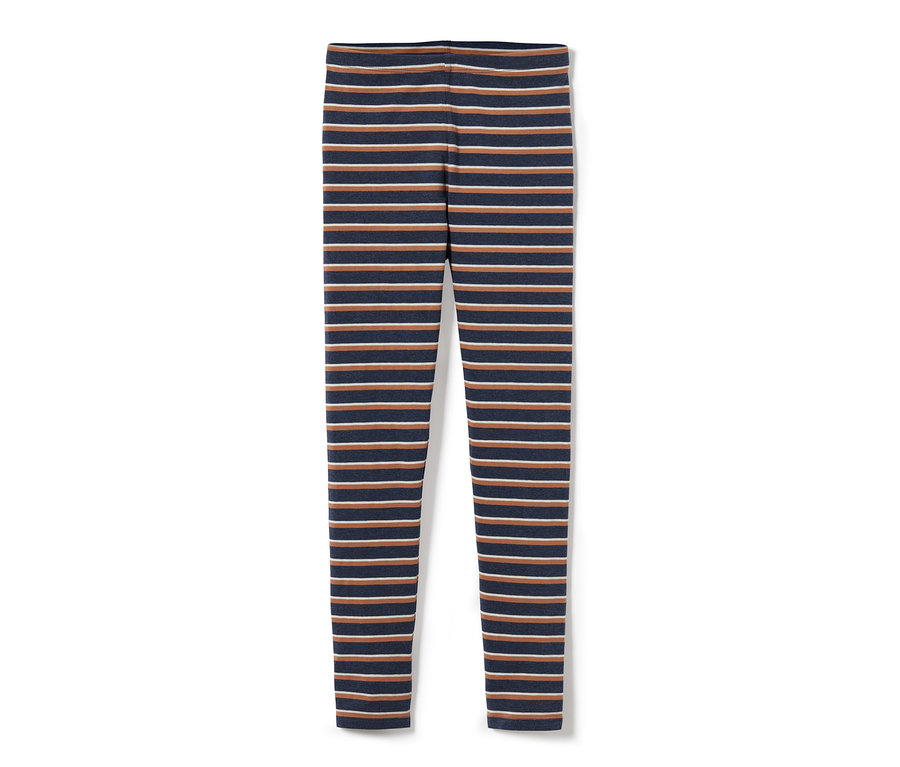 Eine gestreifte Pyjamahose.