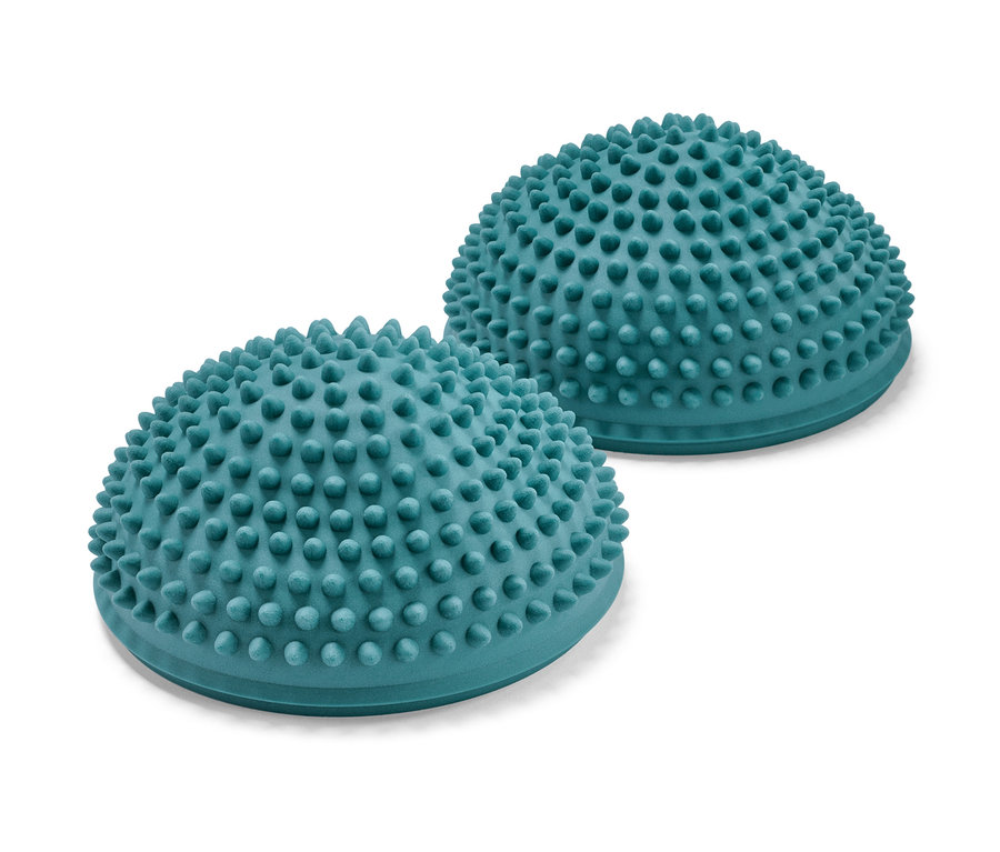 Zwei blaue Balance-und-Massage-Pads.