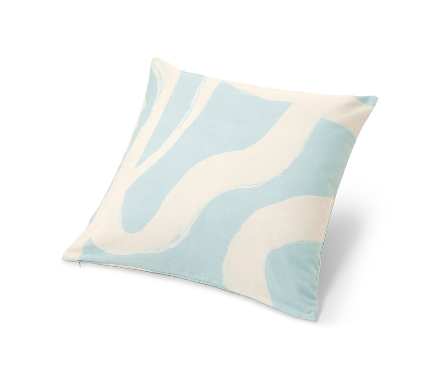 Dekokissenbezug mit blau-weissem Wellendessin.