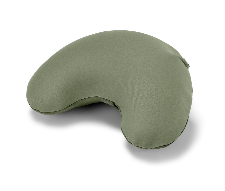 Ein grünes aufblasbares Nackenkissen.