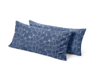 1 Seite blau mit weissem Muschel-Alloverprint, 1 Seite blau
