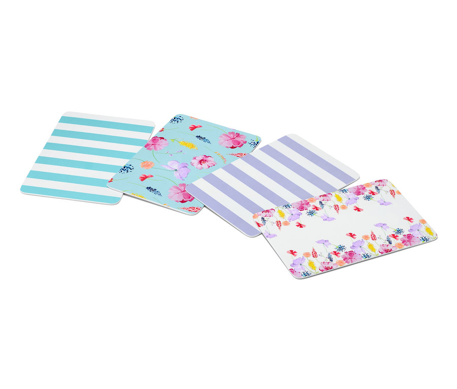 Vier Schneidebretter mit verschiedenen Mustern.