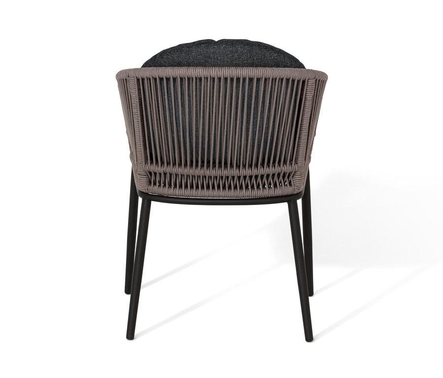 Rückansicht eines Dining-Sessels mit Textilgeflecht und runder Rückenlehne.