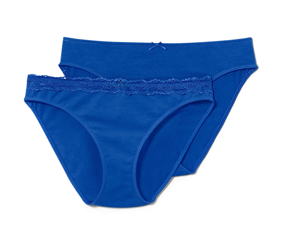 Zwei blaue Slips. Einer mit Spitze, einer mit Schleife.