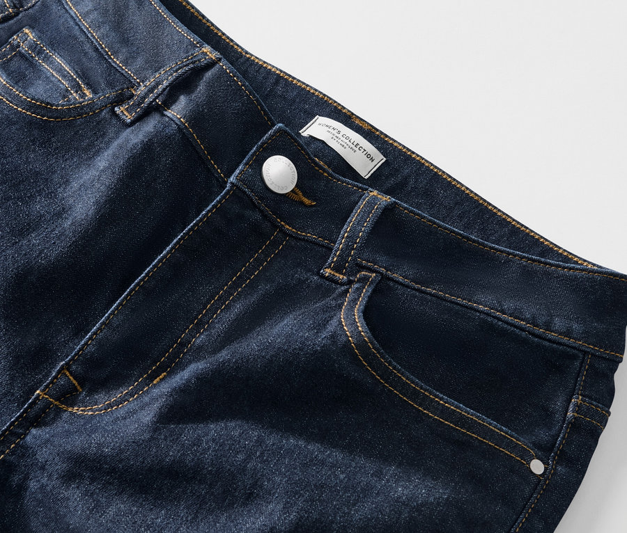 Detailaufnahme einer Straight Jeans – Fit »Kira«.