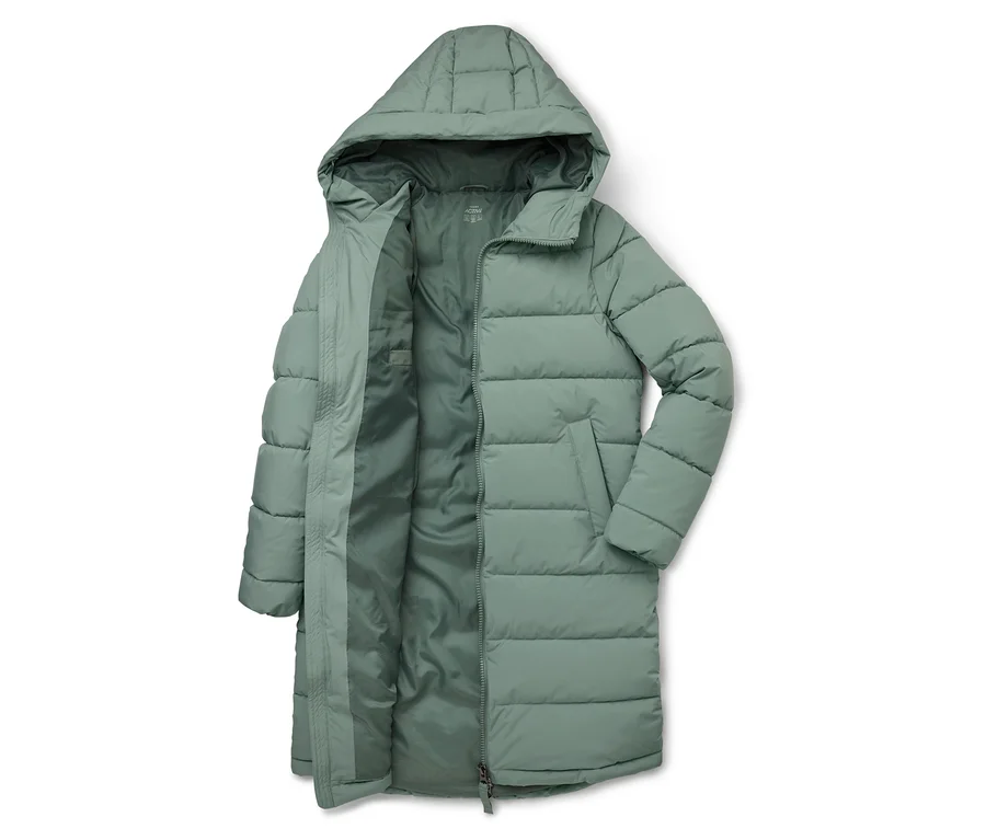 Offene, lange, hellgrüne Steppjacke mit Kapuze liegt auf weißem Grund.
