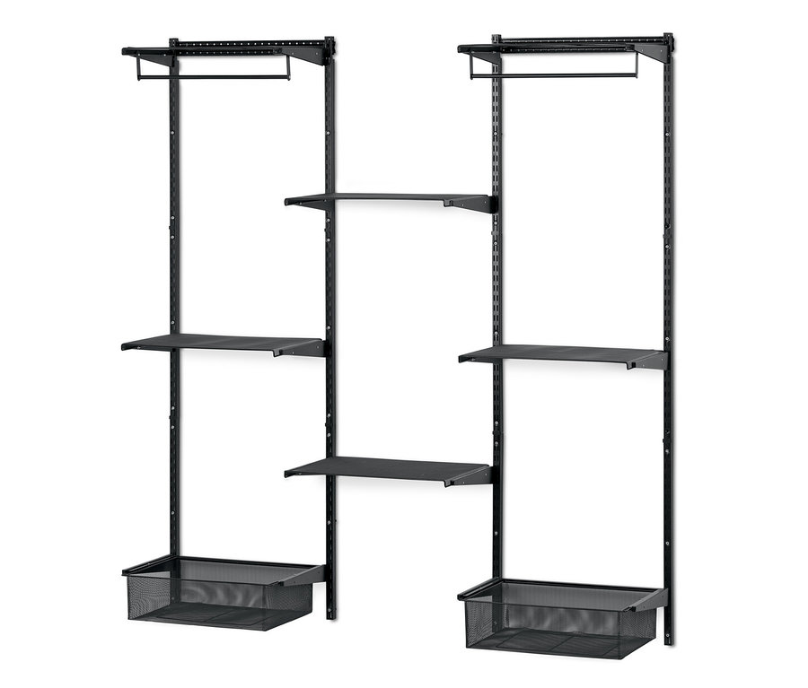 Zwei schwarze Wand-Regalsysteme mit Regalböden und Drahtkörben.