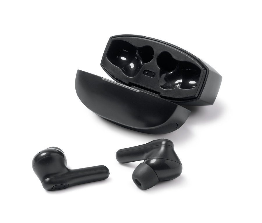 Schwarze TWS-In-Ear-Kopfhörer und offenes Gehäuse auf weißem Hintergrund.