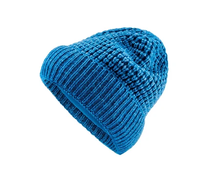 Blaue Strickmütze.