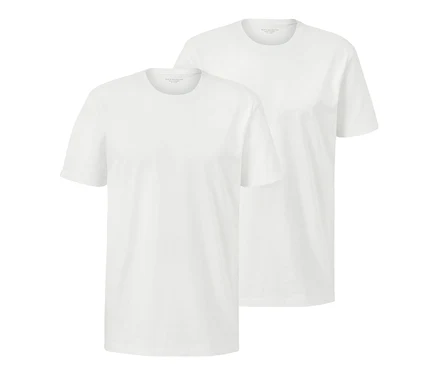 Zwei weiße T-Shirts mit Rundhalsausschnitt.