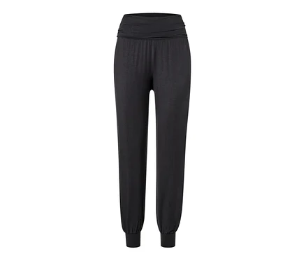 Schwarze Yogahose.