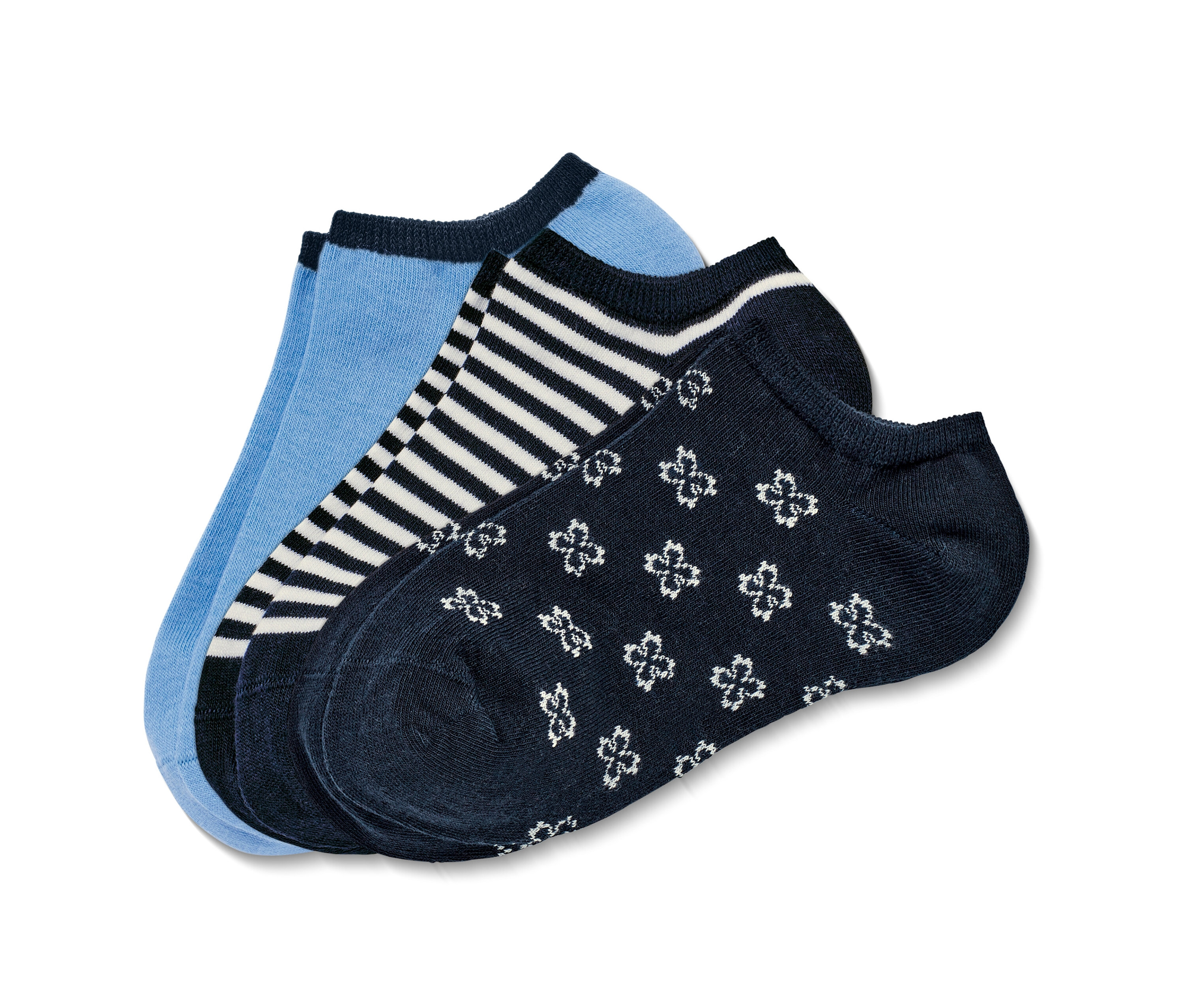 Drei Paar Sneakersocken: hellblau, gestreift und mit Blumenmuster.