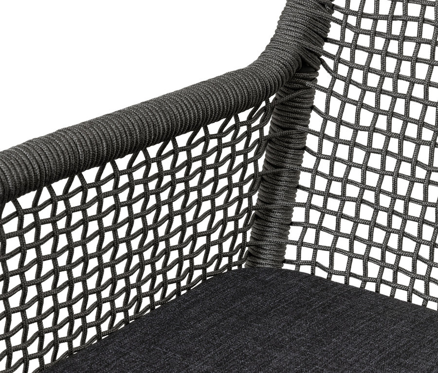 Detailansicht eines Hochlehners mit Textilgeflecht.