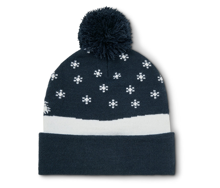 Marineblaue Strickmütze mit weißen Schneeflocken und Bommel.