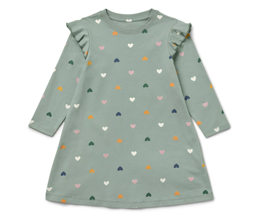 Grünes, langärmeliges Kleid mit Rüschen an den Schultern, bedruckt mit bunten Herzen.