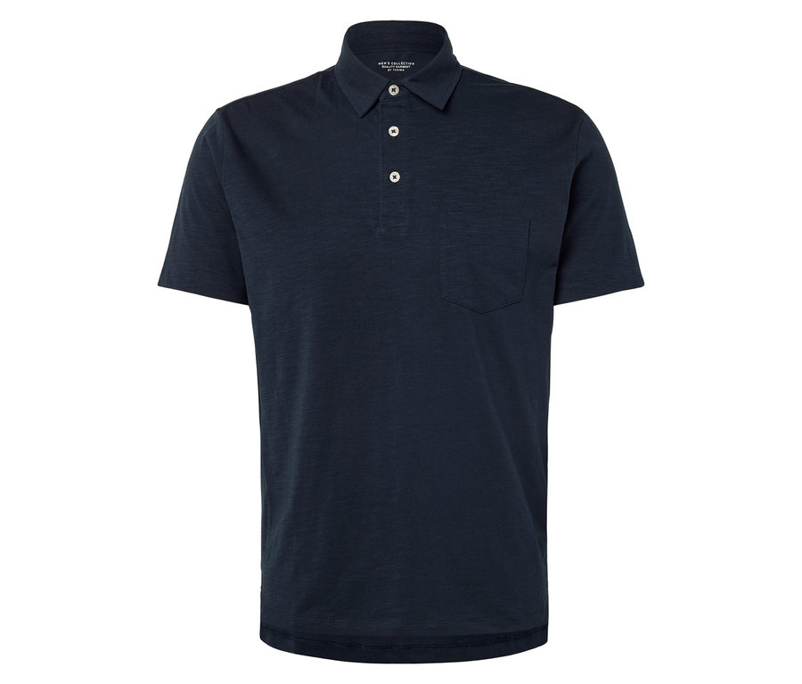 Dunkelblaues Poloshirt mit drei Knöpfen und einer Brusttasche.