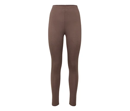 Braune Leggings auf weißem Hintergrund.