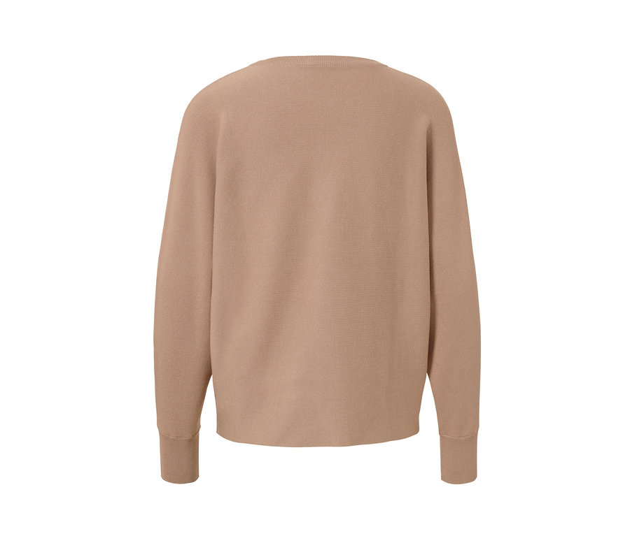 Beiger Feinstrickpullover von hinten.