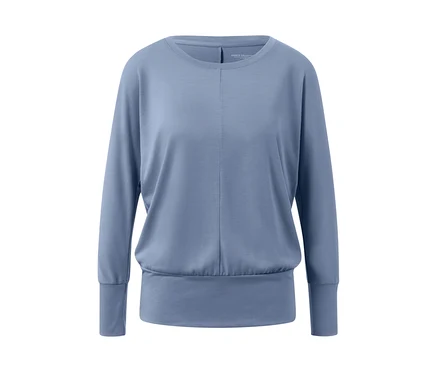 Blaues Sport-und-Yogashirt.
