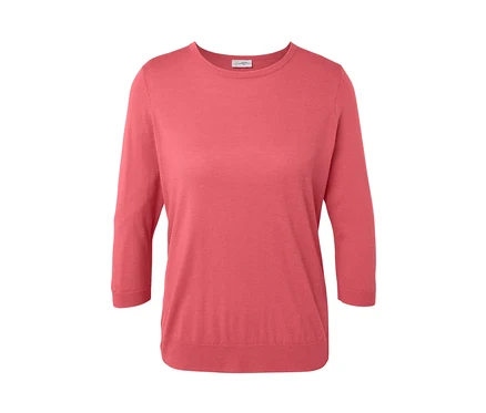Korallefarbener Feinstrickpullover mit Seide.