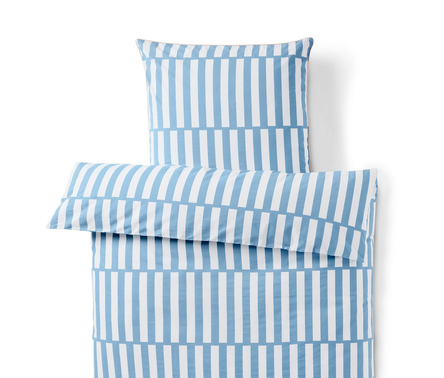 Blaue Renforcé-Bettwäsche in Normalgröße mit Streifen.