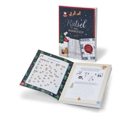 Abgebildet sind drei Bücher zum Thema Weihnachten, eines geschlossen und zwei geöffnet.