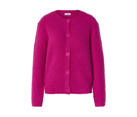 Pinker Bouclé-Strickcardigan mit Rundhalsausschnitt, langen Ärmeln und drei passenden Knöpfen vorne.