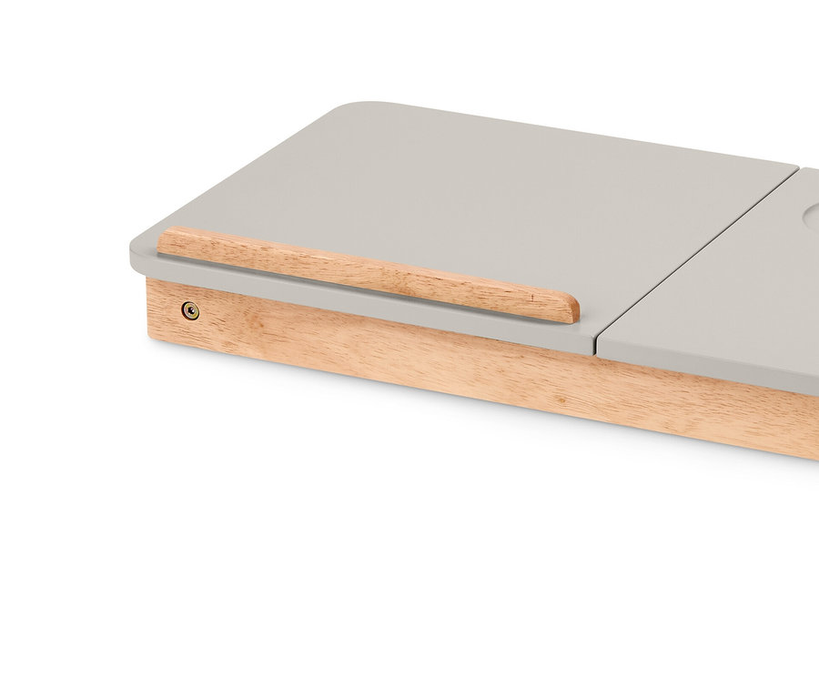 Grauer Betttisch und Laptoptisch aus Holz.