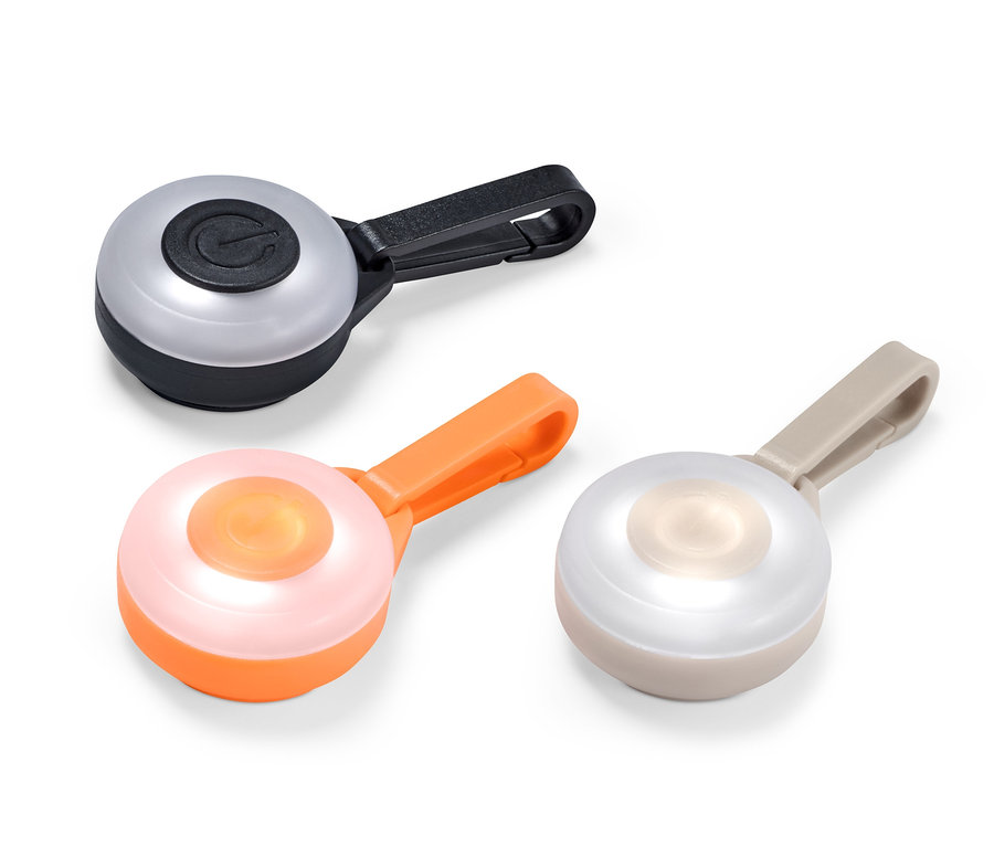 Drei LED-Anhänger in verschiedenen Farben.