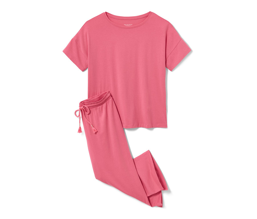 Rosa Pyjama mit Kurzarm-T-Shirt und Hose.