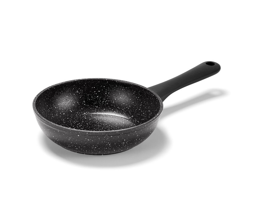 Eine schwarze Profi-Pfanne in Steinoptik, 20 cm, mit schwarzem Griff.