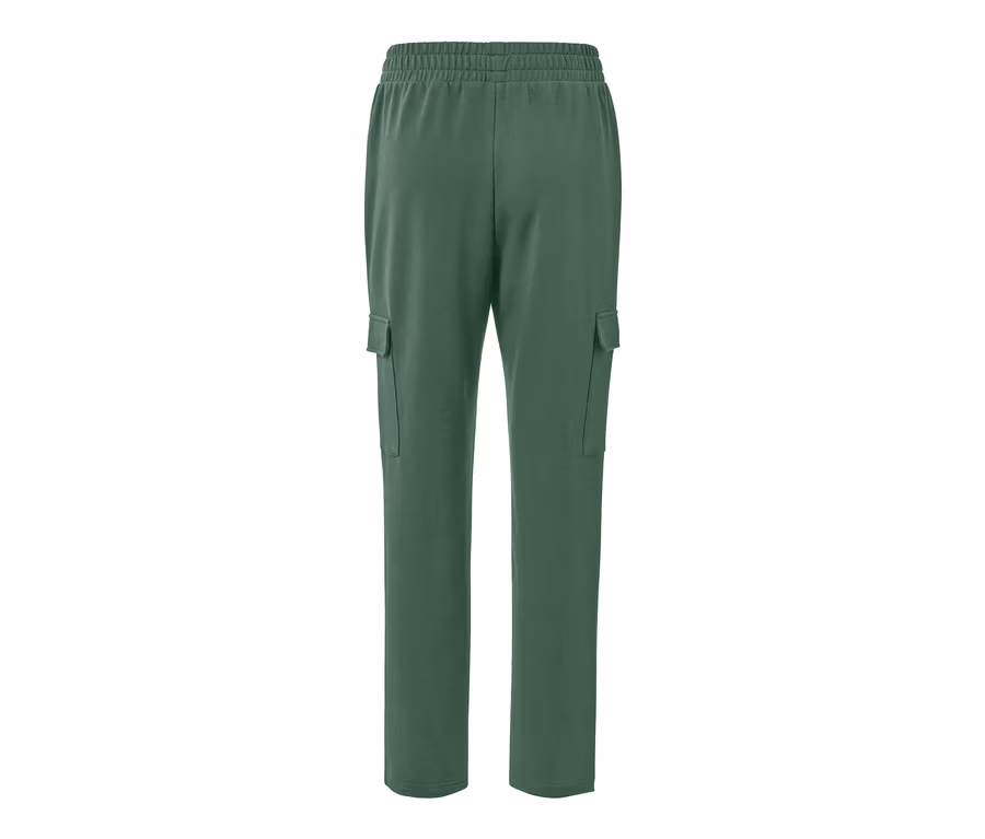 Rückansicht einer grünen Joggpants mit Cargo-Taschen.