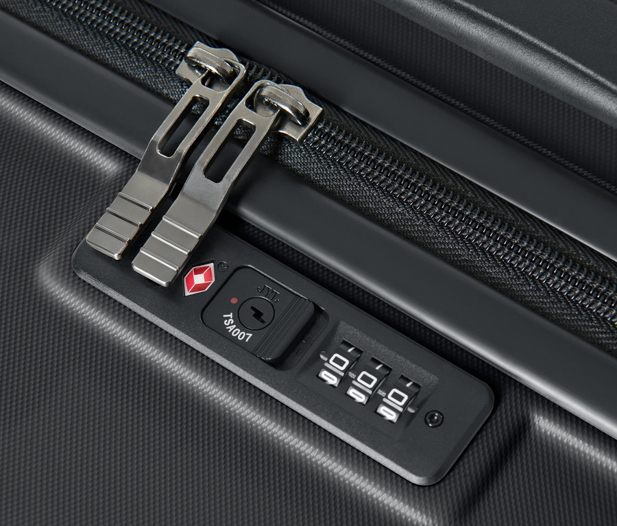 Detailaufnahme eines großen Hartschalen-Koffers mit TSA-Zahlenschloss.