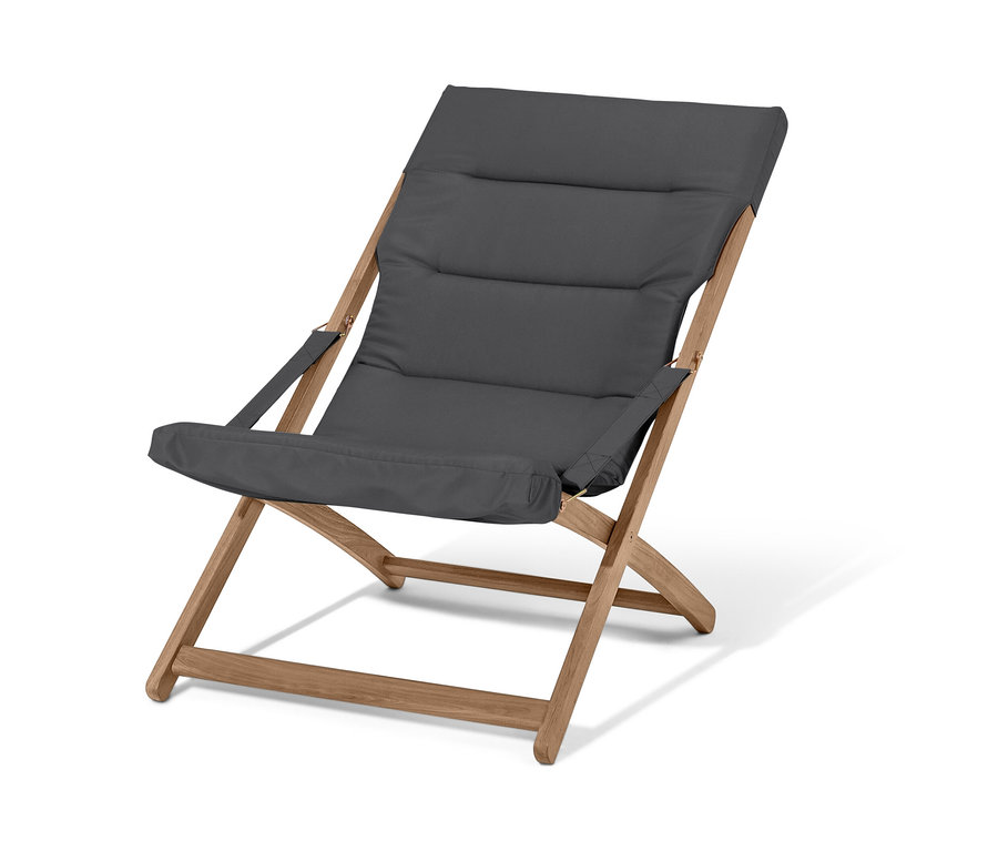 Ein anthrazitfarbener, faltbarer Relax-Sessel mit Holzrahmen.