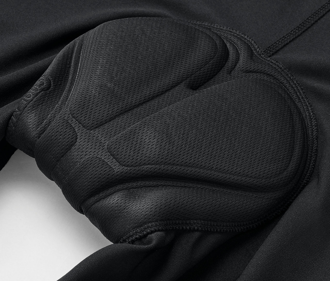 Detailaufnahme einer schwarzen Fahrradhose mit Polsterung.