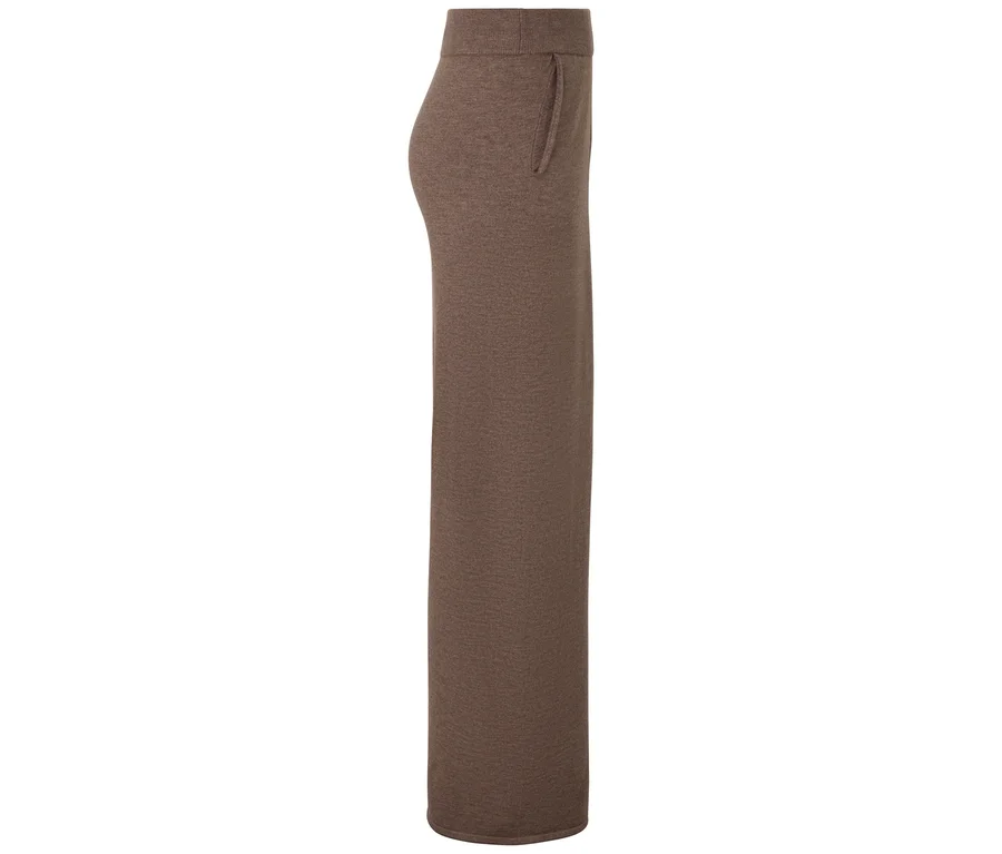 Braune, weite Hose mit Tasche.