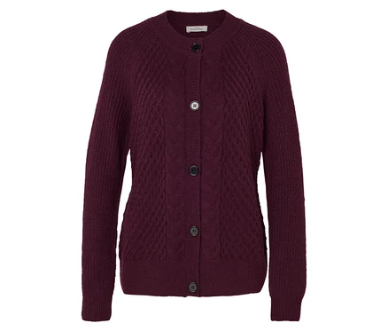 Ein burgunderroter Strickcardigan mit Rundhalsausschnitt und Knöpfen.