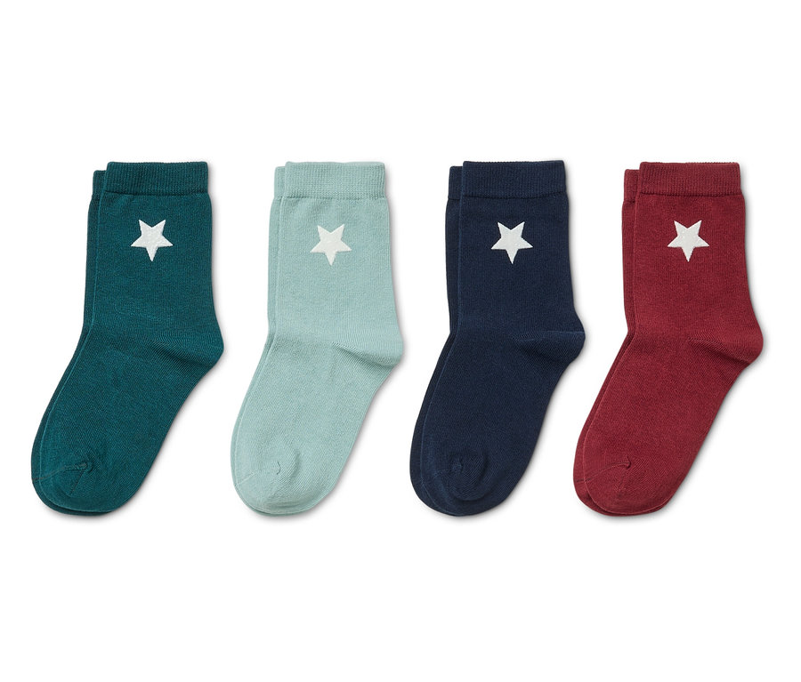 Vier Paar Socken mit Stern in Grün, Blaugrün, Dunkelblau und Rot.