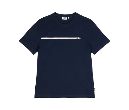 Dunkelblaues Kurzarm-T-Shirt mit Rundhalsausschnitt. Ein weißer und roter Querstreifen verläuft über die Brust, mit dem weißen „FILA“-Logo rechts davon.