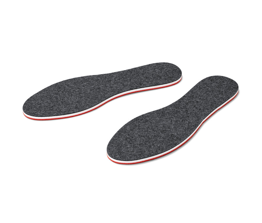 Zwei Thermo-Einlegesohlen auf weißem Hintergrund.