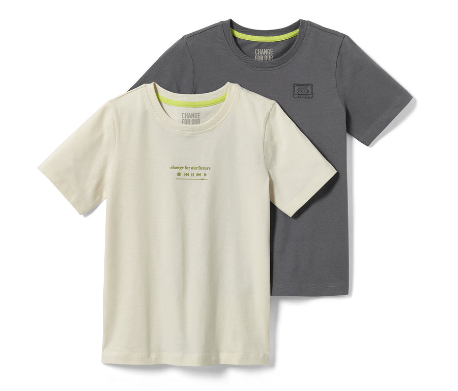 Zwei Kinder-T-Shirts, eines in Creme, eines in Grau.