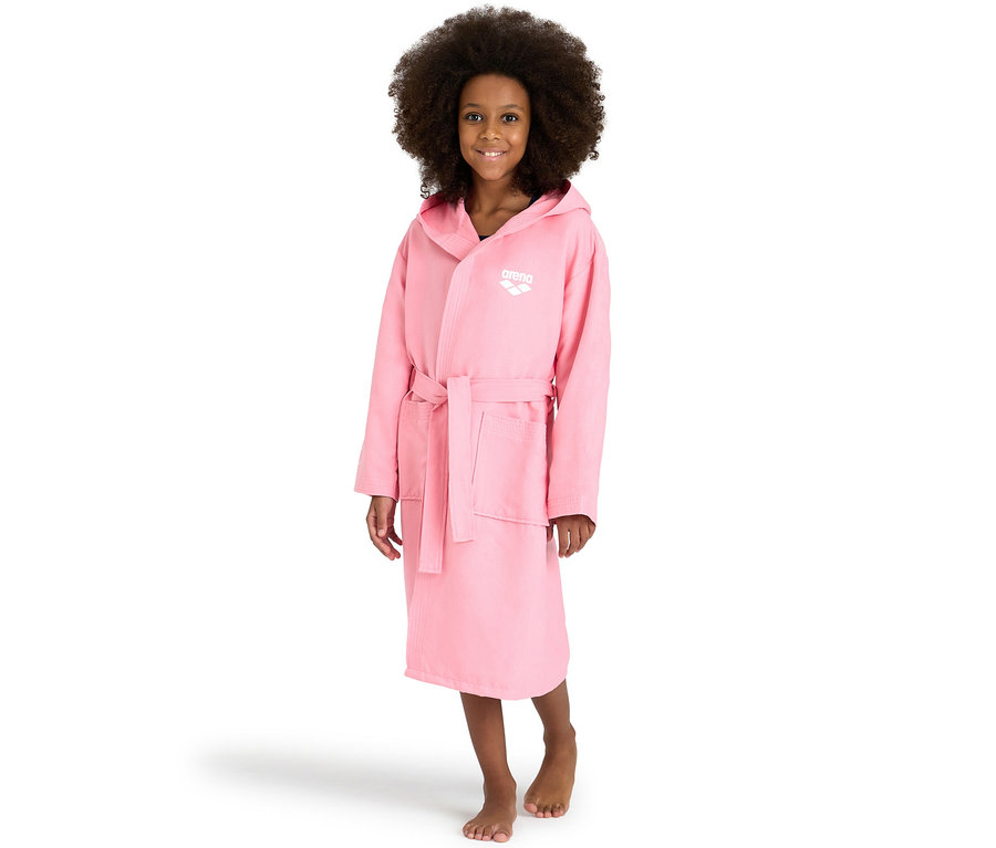 Mädchen trägt einen rosa Bademantel mit Kapuze. Zu sehen ist der arena Kinder-Bademantel Zeal Plus JR.